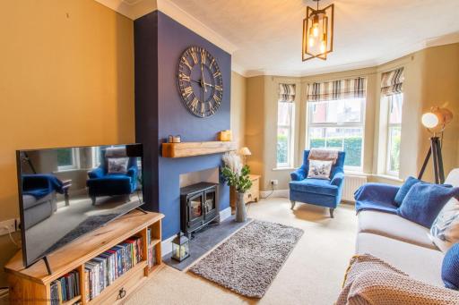 Modern coastal home sleeping 5 - 2 minute walk to Pakefield Beach, Suffolk - Housity