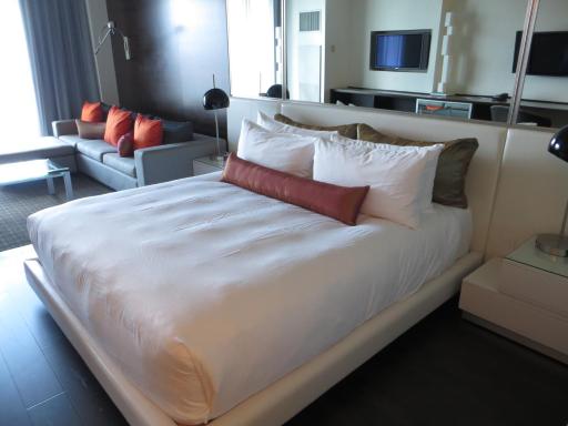 Palms Place 33rd Floor with Mountains Views - Housity