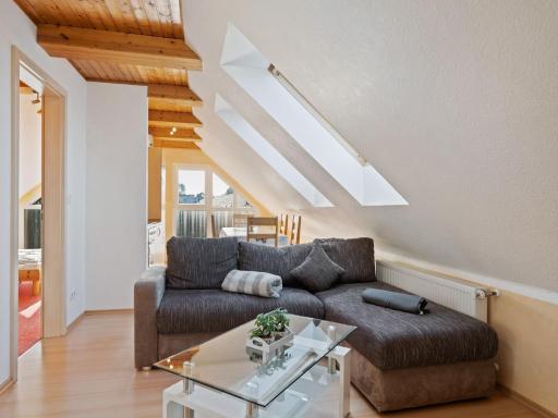 Attic Apartment with Garden Access - Housity