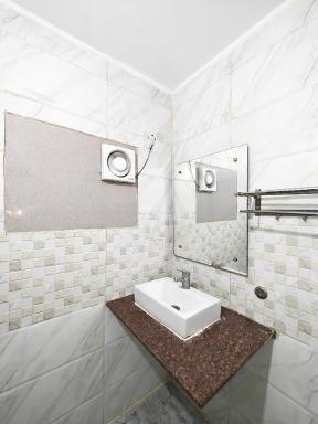 Hotel Apple Villa - New Delhi - Housity