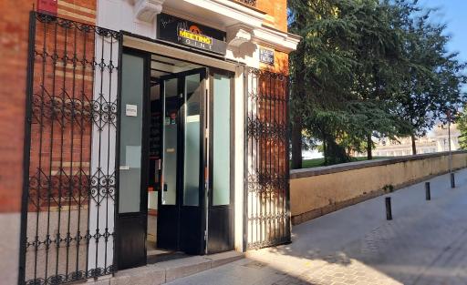 Hostels Meetingpoint - Housity