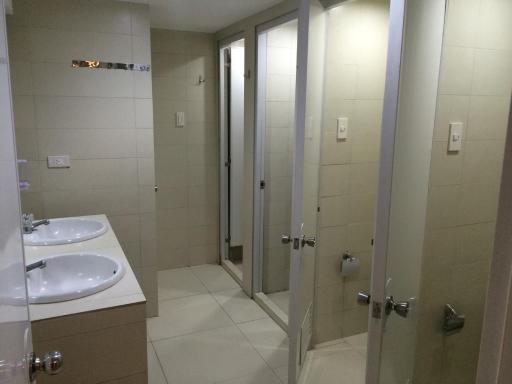 Stone House Hotel Pasay - Housity