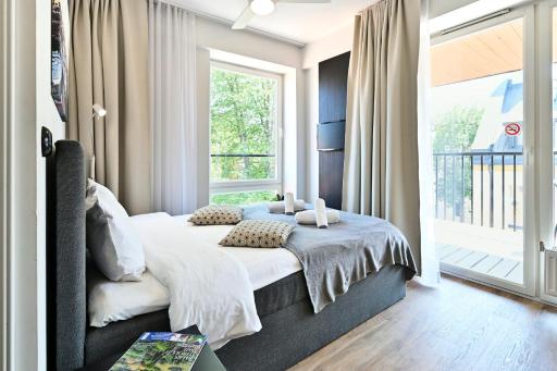 Thomas' Home - Trendy, Central & Balcony - Housity