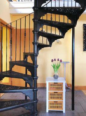 Town center duplex with lift - Housity
