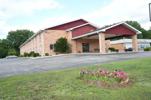Watseka 24 Inn & Suites - Housity