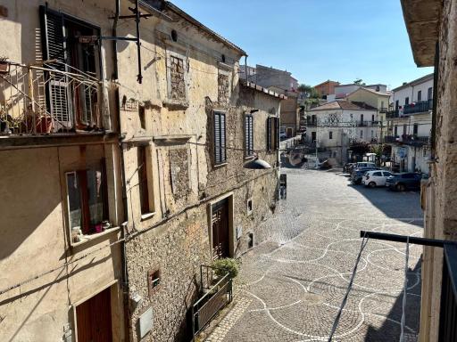 Casa Valente, Affaccio sulla Piazza Carpinone - Housity