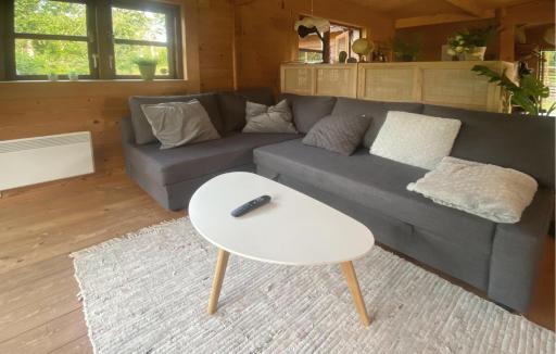 Lovely Home In Anderstorp With Wifi - Housity