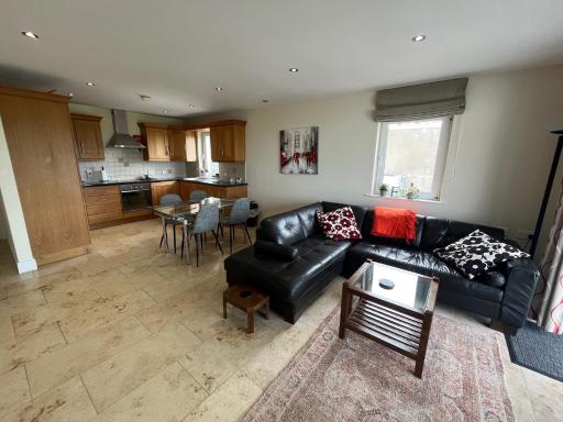 Hillside Apartment - Housity