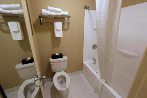 Country Inn & Suites by Radisson, Charlotte I-85 Airport, NC - Housity