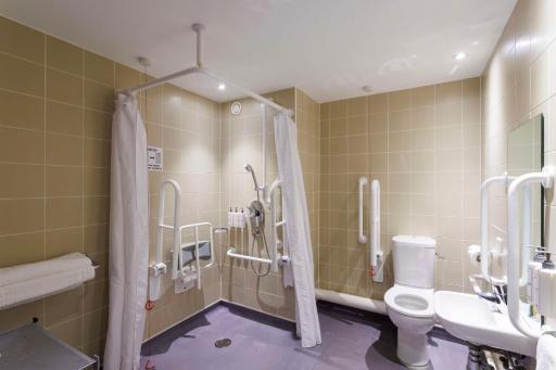 Park Inn by Radisson Aberdeen - Housity