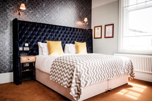 The Queen's Head - Housity