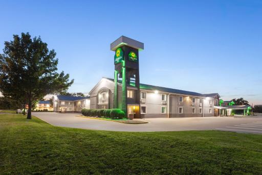 La Quinta Inn by Wyndham Champaign - Housity