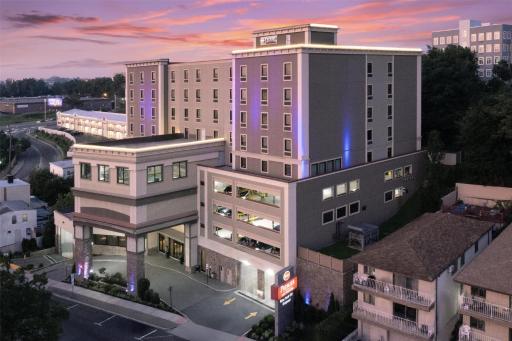 Best Western Premier NYC Gateway Hotel - Housity