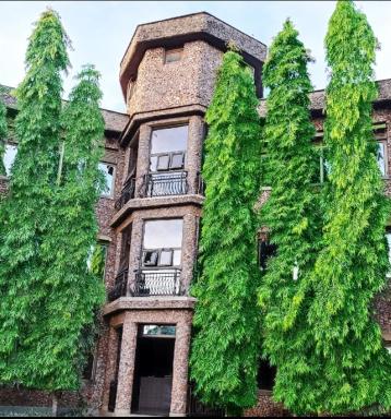 DISCOVERY COURTS HOTEL - Housity