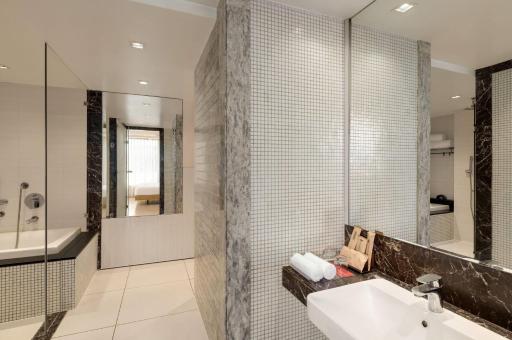Golden Tulip Vasundhara - Housity