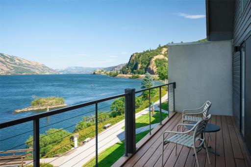 Best Western Plus Hood River Inn - Housity