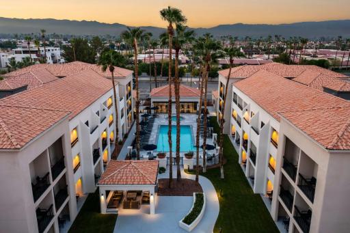 Courtyard by Marriott Palm Springs - Housity
