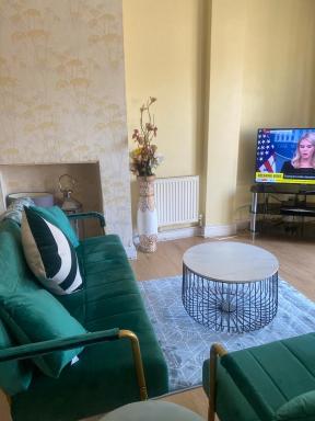 Stunning & Cosy 4 bedroom in Erith - Housity