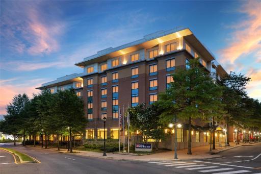 Hilton Garden Inn Shirlington - Housity