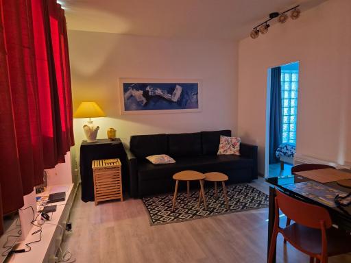 chaumont centre, "F1 coté jardin" , parking gratuit en face ,wifi,cafe offert - Hizvo