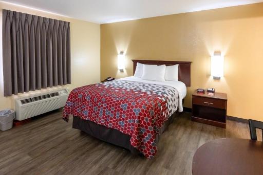 Econo Lodge McAlester - Housity