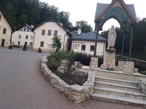 Dom Pielgrzyma KARMEL - Housity