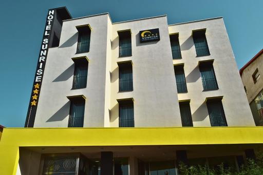 Sunrise Hotel - Housity