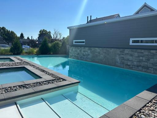 Condos Vacances MSA 2CH AVEC PISCINE ET SPAS EXTERIEURS GRATUITS 4 SAISONS!! - Housity