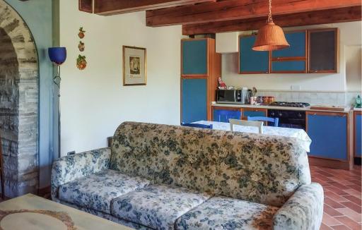 2 Bedroom Cozy Home In Sassocorvaro Auditore - Housity
