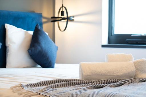 Newark House Premium Apartments with Sofa Beds - WIFI - FREE Parking - Perfect for contractors! - Housity