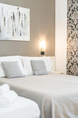 HOTEL CONTI - Housity