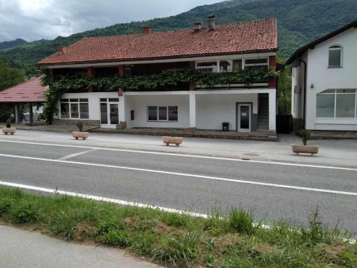 Studio by the river - Housity