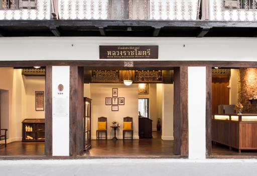 Baan Luang Rajamaitri Historic Inn - Housity