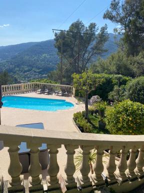 Charmante Villa à 15 min de Nice avec piscine - Housity