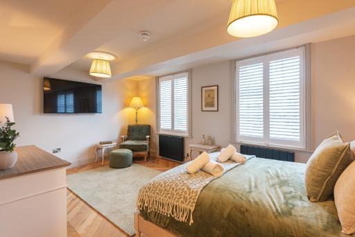 Central Whitchurch - Lowcross House Guest Bedroom 3 - Housity
