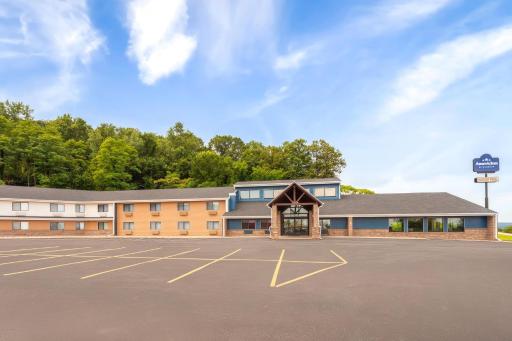 AmericInn by Wyndham West Salem - Housity