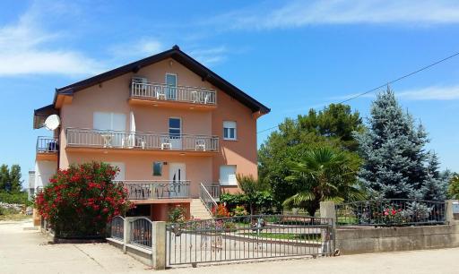 Apartments & Rooms CASA GAGRO - Housity