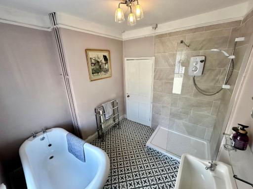 Victorian Town House Shrews - Housity