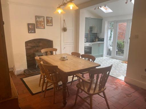 Victorian Town House Shrews - Housity