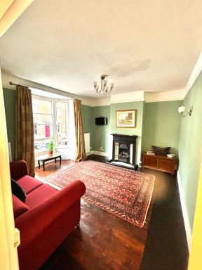 Victorian Town House Shrews - Housity