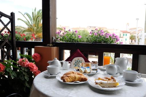 Lina Hotel - Housity