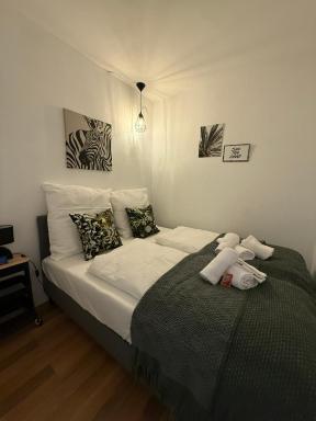 Immo-Vision - Tropical Design Apartment, Zentral, Parkplatz, Küche, Wlan - Housity