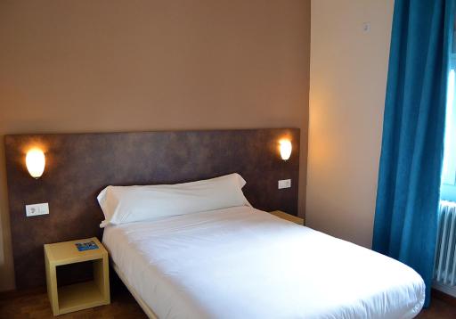 Hostal Restaurante Los Mellizos - Housity