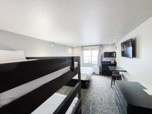 Metropolis Resort - Eau Claire - Housity