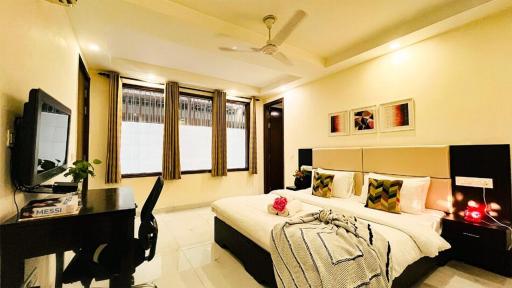 BluO Studio DLF CyberCity - Kitchen, Balcony, Lift - Housity