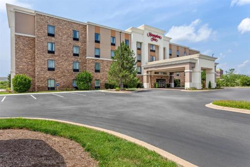 Hampton Inn Dekalb - Near the University - Housity