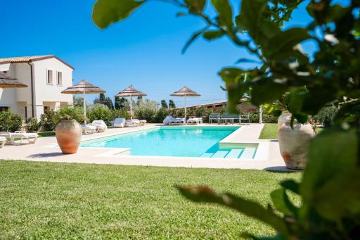 Villa CarmIano luxury bedrooms in Avola in the province of Syracuse with spa and swimming pool and wonderful seaview - Housity