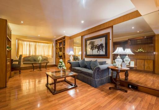Hotel Parle International - Housity
