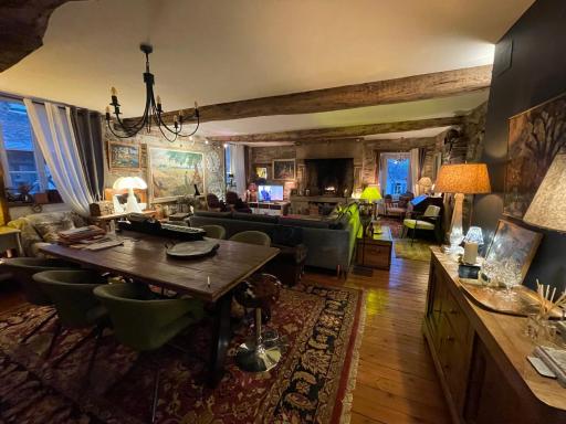 Appartement de 1634 avec balcon au sud sur jardin en plein cœur historique - Hizvo