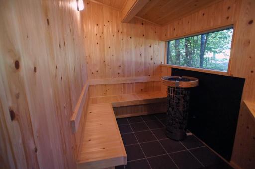 HARUNA WING Private cottage in the forest overlooking the golf course - Housity